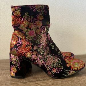 Steve Madden Sania-V Booties, Black Floral Jacquard, Size 6